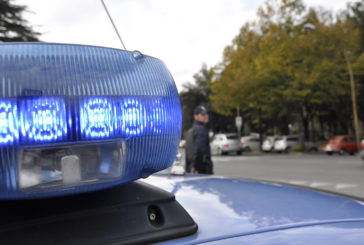 Segnala posto di controllo ad un’auto “civetta” della Polizia: doppia denuncia per un 50enne