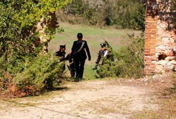 Carabinieri e Misericordia riforniscono una signora isolata in un casolare