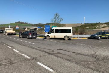 In 12 su due autocarri: maximulta della Guardia di Finanza