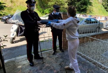 I Carabinieri distribuiscono i tablet del Caselli