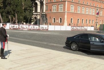 25 aprile, Mattarella da solo all’Altare della Patria