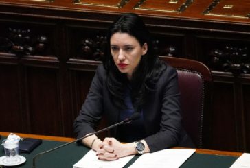 Scuola, Azzolina "Tra le opzioni meta' studenti in classe e meta' online"