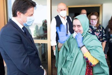 Silvia Romano "Sto bene, ora voglio stare con la mia famiglia"