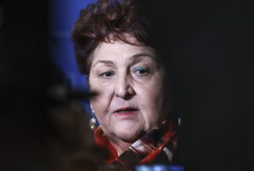 Le lacrime della Bellanova in diretta: "Lo Stato vince sul caporalato"