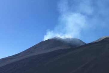Etna, attivita' esplosiva dal cratere 'Voragine' sul vulcano