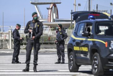 Sequestrata nel brindisino imbarcazione con mezza tonnellata di droga