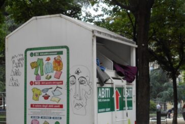 Raccolta differenziata dei rifiuti urbani tessili in crisi