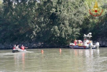 Aereo nel Tevere, individuato il corpo del ragazzo disperso