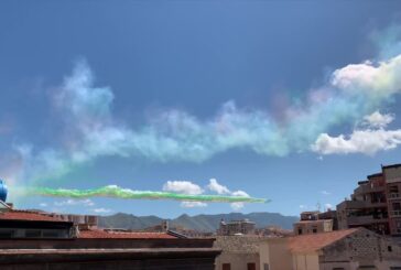 Frecce Tricolori affascinano Palermo, migliaia col naso all’insù