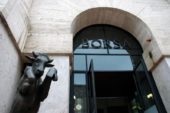 Mercati – Avvio in rosso per l’Europa, a Milano (-0,9%) scivola Saipem (-5,5%)