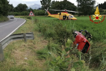 Auto fuori strada a Chiusi: intervengono i pompieri e Pegaso