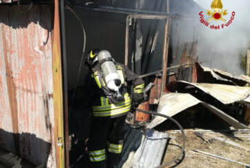 Intervento dei Vigili del fuoco per l’incendio di un capanno