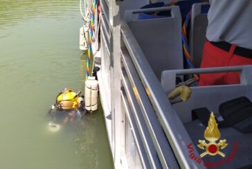 Elicottero nel Tevere, recuperati i corpi delle due vittime