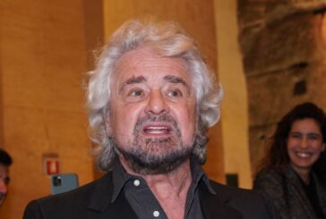 Grillo pubblica sul blog sonetto pro-Raggi "Virgi', Roma nun te merita"