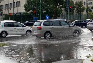 Bomba d'acqua su Milano, esonda il Seveso