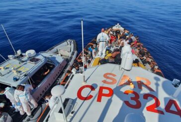 Nuovi sbarchi di migranti a Lampedusa, proseguono trasferimenti