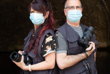 Due fotografi con la mascherina: Luciana Petti e Luca Betti