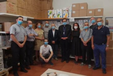 Monsignor Lojudice in visita all’Emporio della Solidarietà