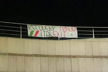 “Recovery Fraud- Italexit”: striscione di FN Siena contro la truffa europea