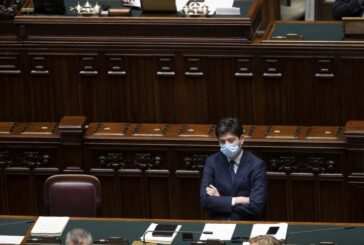 Covid, Speranza "Sui treni il distanziamento resta obbligatorio"