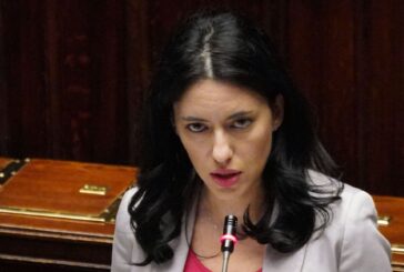 Scuola, via libera all'aumento degli organici