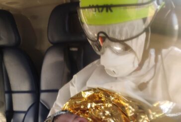 Migrante positiva al Covid partorisce in volo da Lampedusa a Palermo