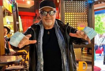 Vasco Rossi "Io la mascherina la metto anche sulle mani"