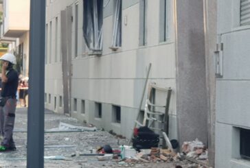Esplosione in un condominio a Milano, salgono a 8 i feriti