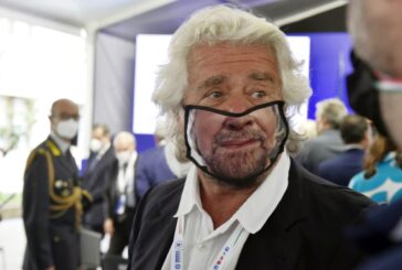 Grillo "Iniziare a ragionare sul reddito universale"