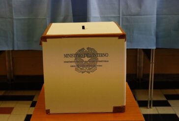 Exit poll, al referendum vince il sì, testa a testa Puglia e Toscana