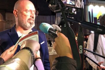 Coronavirus, a Bologna la pioggia non ferma cena di solidarietà