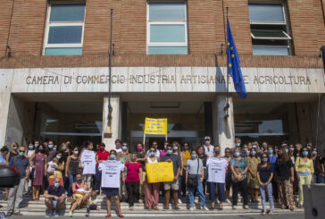 I docenti precari protestano in piazza Matteotti