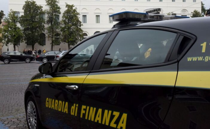 Corruzione e sfruttamento della prostituzione: GdF in azione anche a Siena