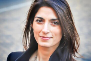 Coronavirus, Raggi in autoisolamento dopo positività capogabinetto
