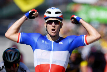 Tris di Demare al Giro d'Italia, volata vincente nella settima tappa