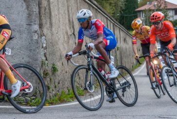 Dowsett vince per distacco l'8^ tappa del Giro, Almeida resta in rosa