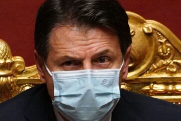 Coronavirus, Conte "Più pronti di marzo ma limitare spostamenti"