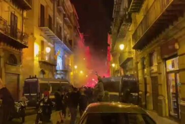 Coronavirus, fumogeni e bombe carta durante protesta a Palermo