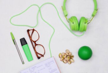 Lo smartworking cambia le abitudini alimentari, snack veloci e più sani