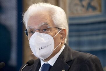 Mattarella "Dalle forze armate aiuto enorme contro il Covid"