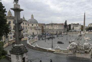 Proietti, ultimo saluto a Roma tra applausi e commozione
