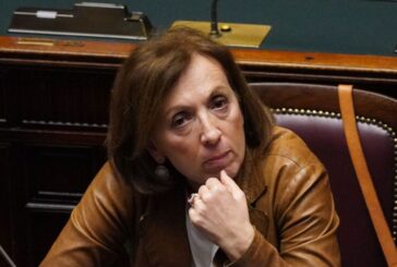 Coronavirus,Zampa "Faremo di tutto per Natale,ma non come questa estate"