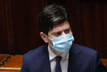 Coronavirus, Speranza firma ordinanza "Stop agli allevamenti di visoni"