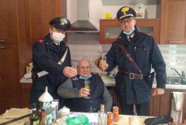 A 94 anni chiama i Carabinieri per il brindisi di Natale, "sono solo"