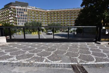 Turismo, presenze dimezzate negli esercizi ricettivi
