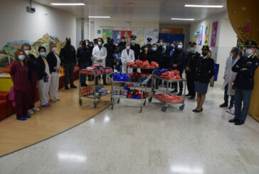 Natale: Carabinieri e Polizia in visita al Dipartimento della Donna e dei Bambini