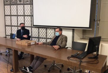 Le Contrade donano 10 computer per le  scuole al Comune