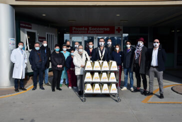 Panettoni in dono ai professionisti dell’area Covid
