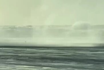 Lampedusa spazzata dal vento, mare in tempesta