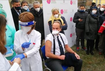 Vaccino-day, a Torino il primo vaccinato in Piemonte